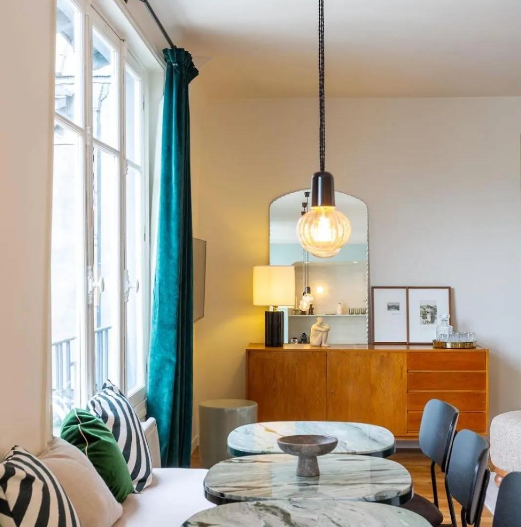 Habitat Parisien - Madeleine Galeries Lafayette Apartment France