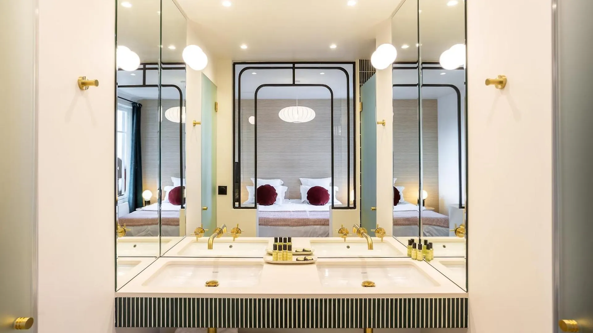 Habitat Parisien - Madeleine Galeries Lafayette Apartment