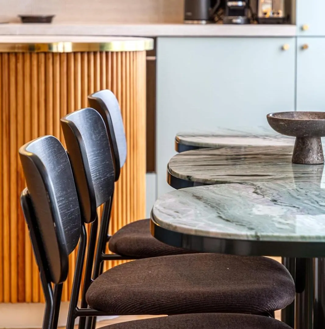 Habitat Parisien - Madeleine Galeries Lafayette Apartment 0*, Paris