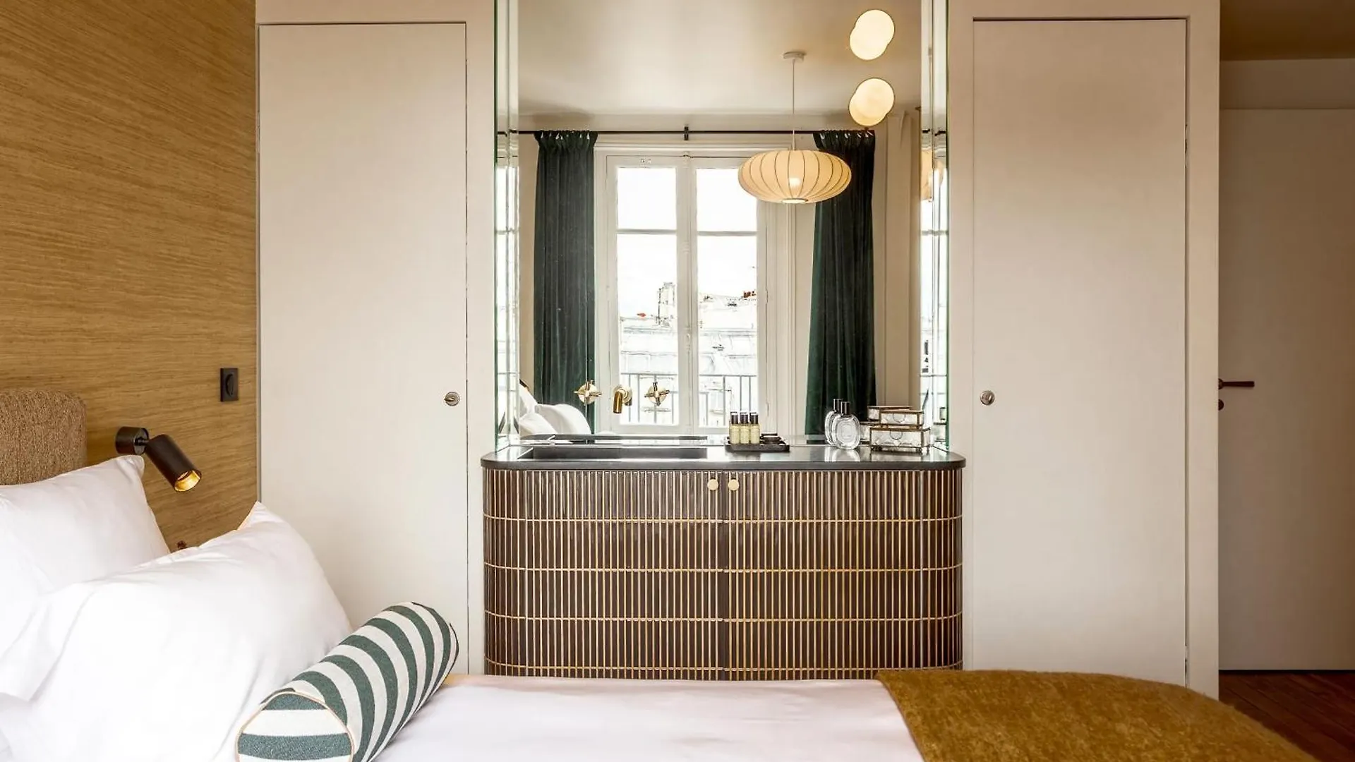 Habitat Parisien - Madeleine Galeries Lafayette Apartment