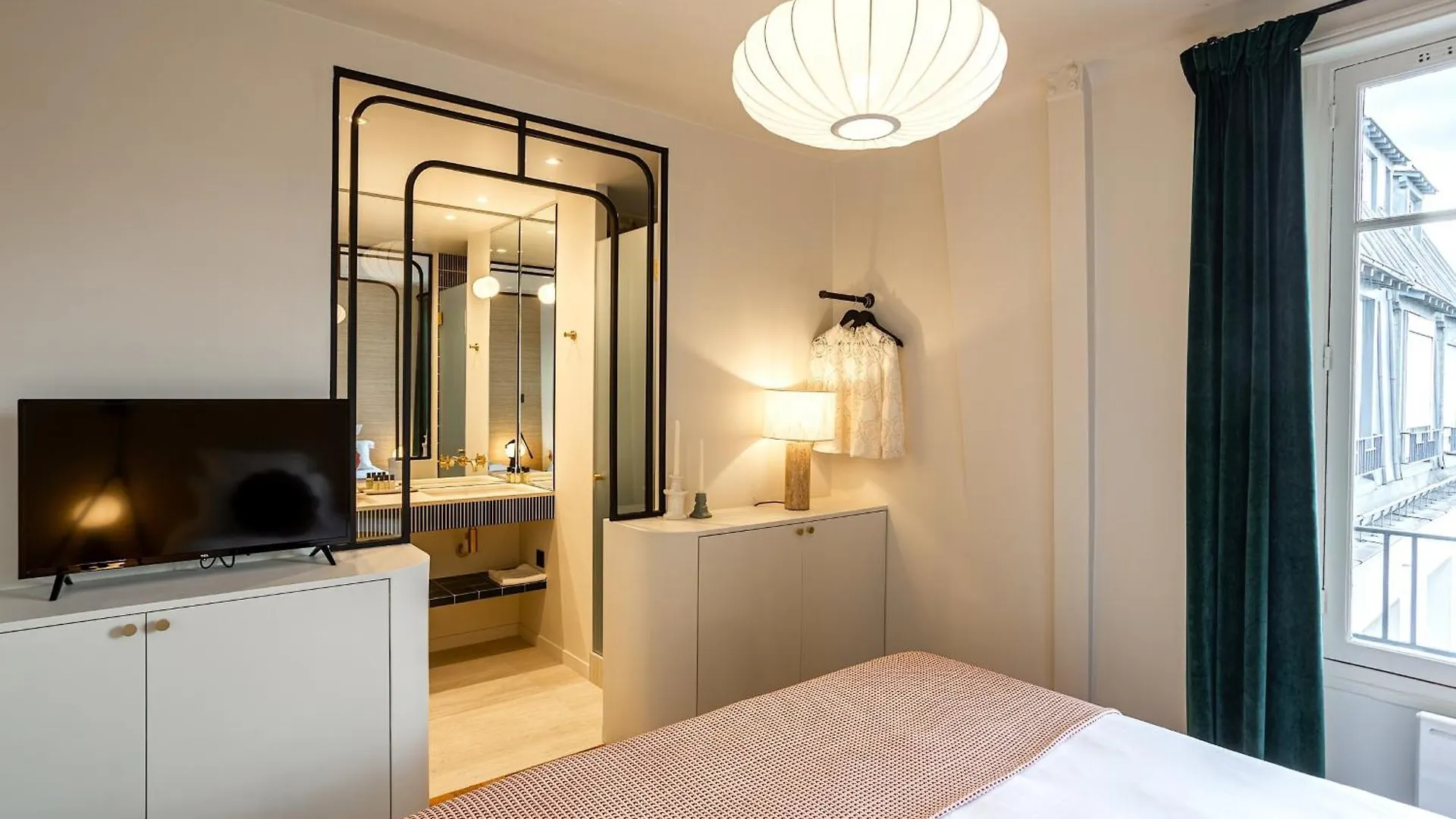 Habitat Parisien - Madeleine Galeries Lafayette Apartment