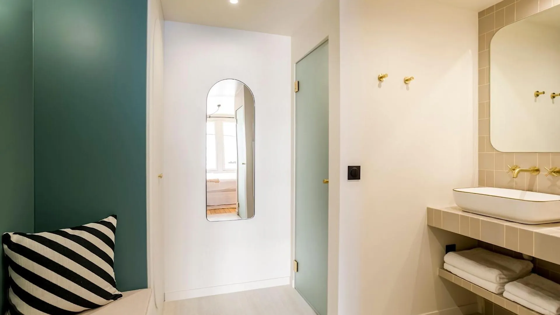 Habitat Parisien - Madeleine Galeries Lafayette Apartment 0*, Paris