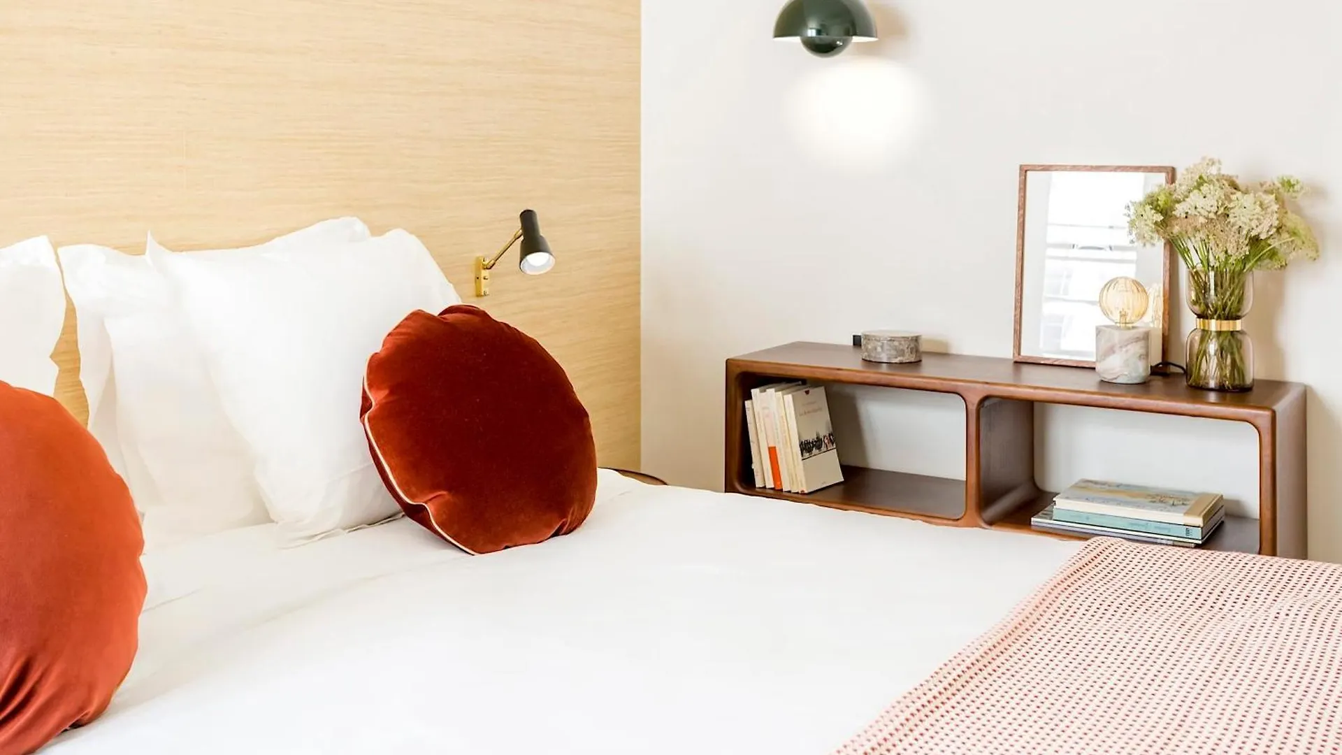 Habitat Parisien - Madeleine Galeries Lafayette Apartment France