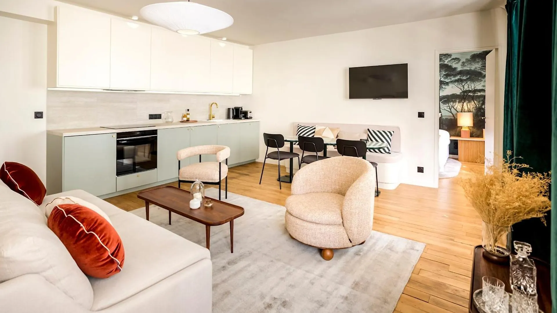 Habitat Parisien - Madeleine Galeries Lafayette Apartment France