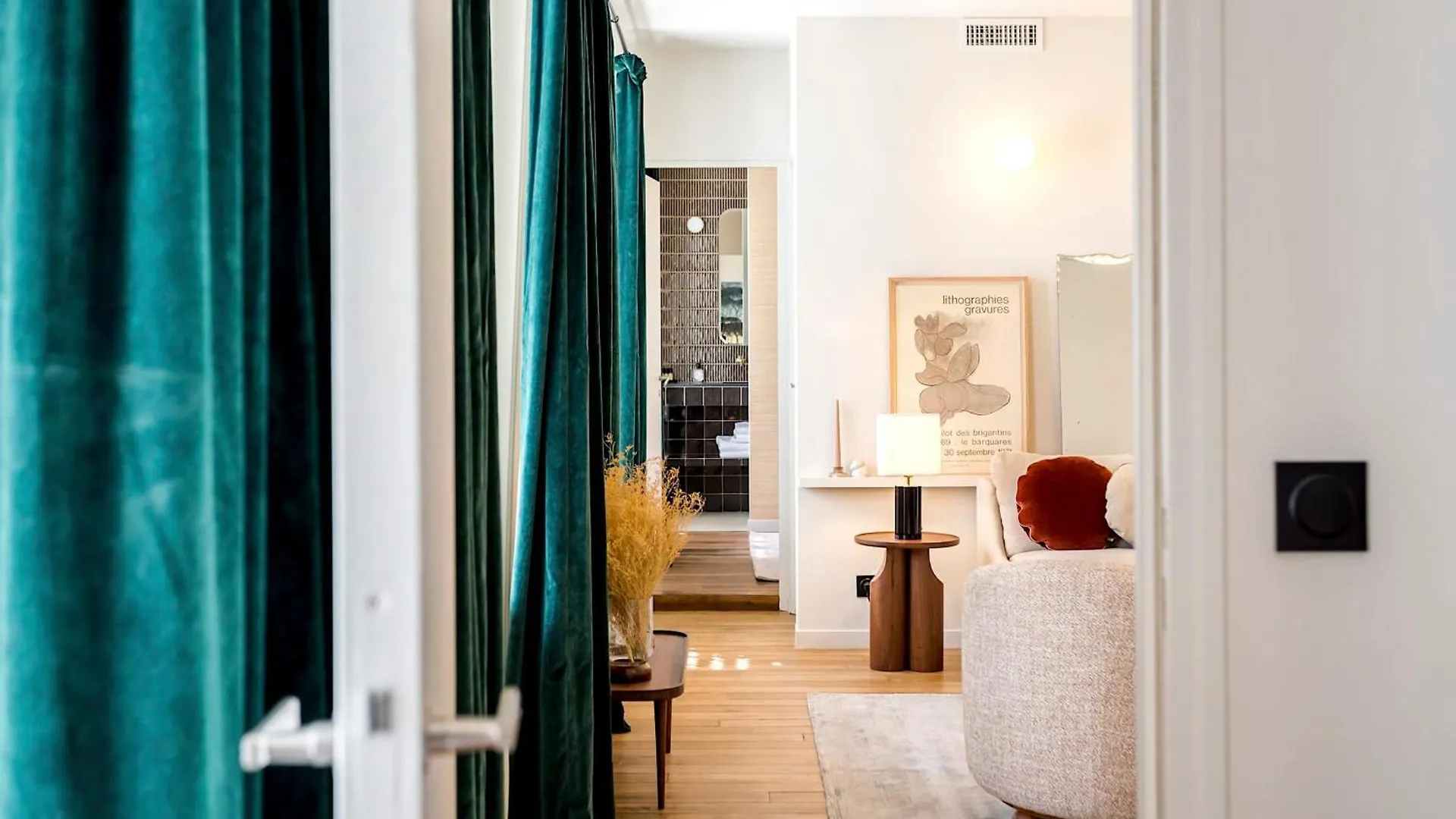 Habitat Parisien - Madeleine Galeries Lafayette Apartment France